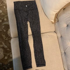Lulu Lemon Black and White Crop Leggings. High waisted, size 4. Great condition.